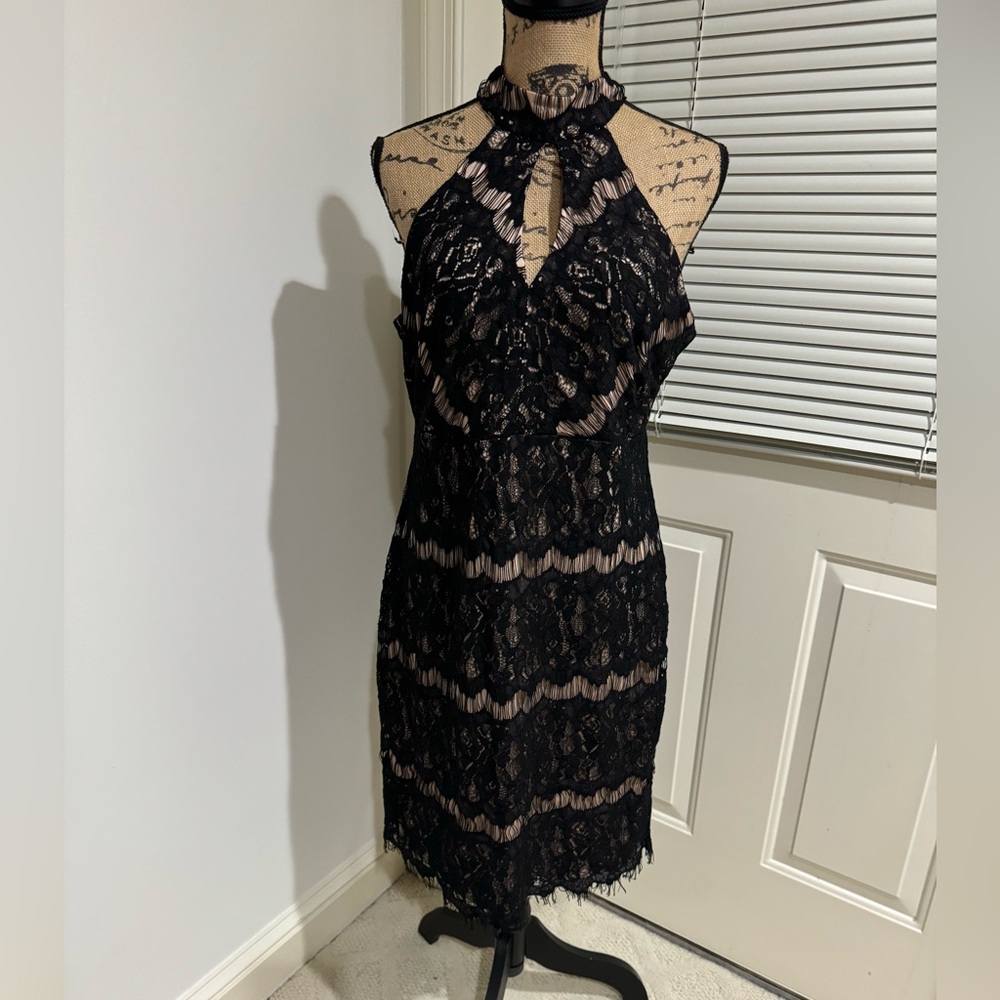 Marina cotton rayon blend gorgeous cocktail dress size 14. Lace is big in 2025.
